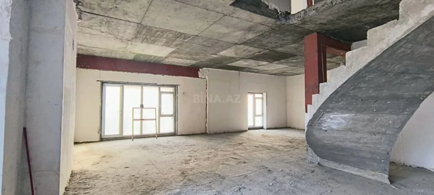 Satılır 8 otaqlı mənzil 600 m²