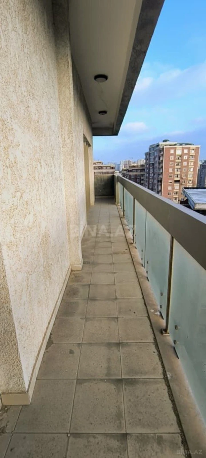 Satılır 8 otaqlı mənzil 600 m²
