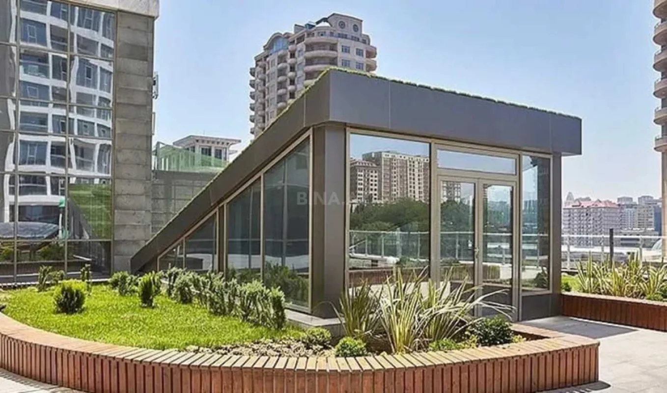 Satılır 8 otaqlı mənzil 600 m²