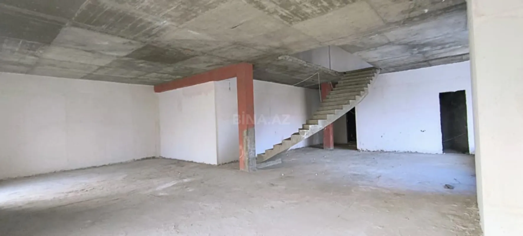 Satılır 8 otaqlı mənzil 600 m²