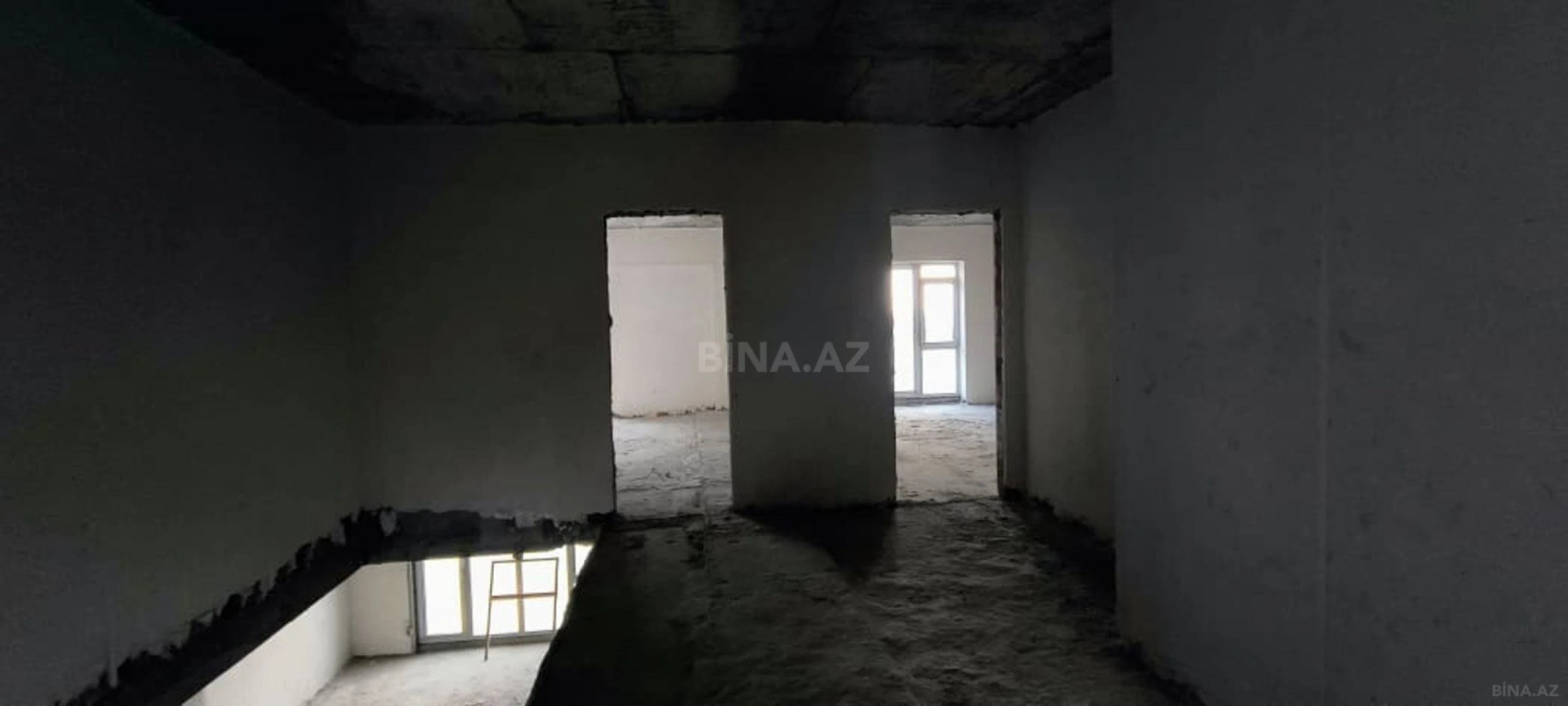 Satılır 8 otaqlı mənzil 600 m²