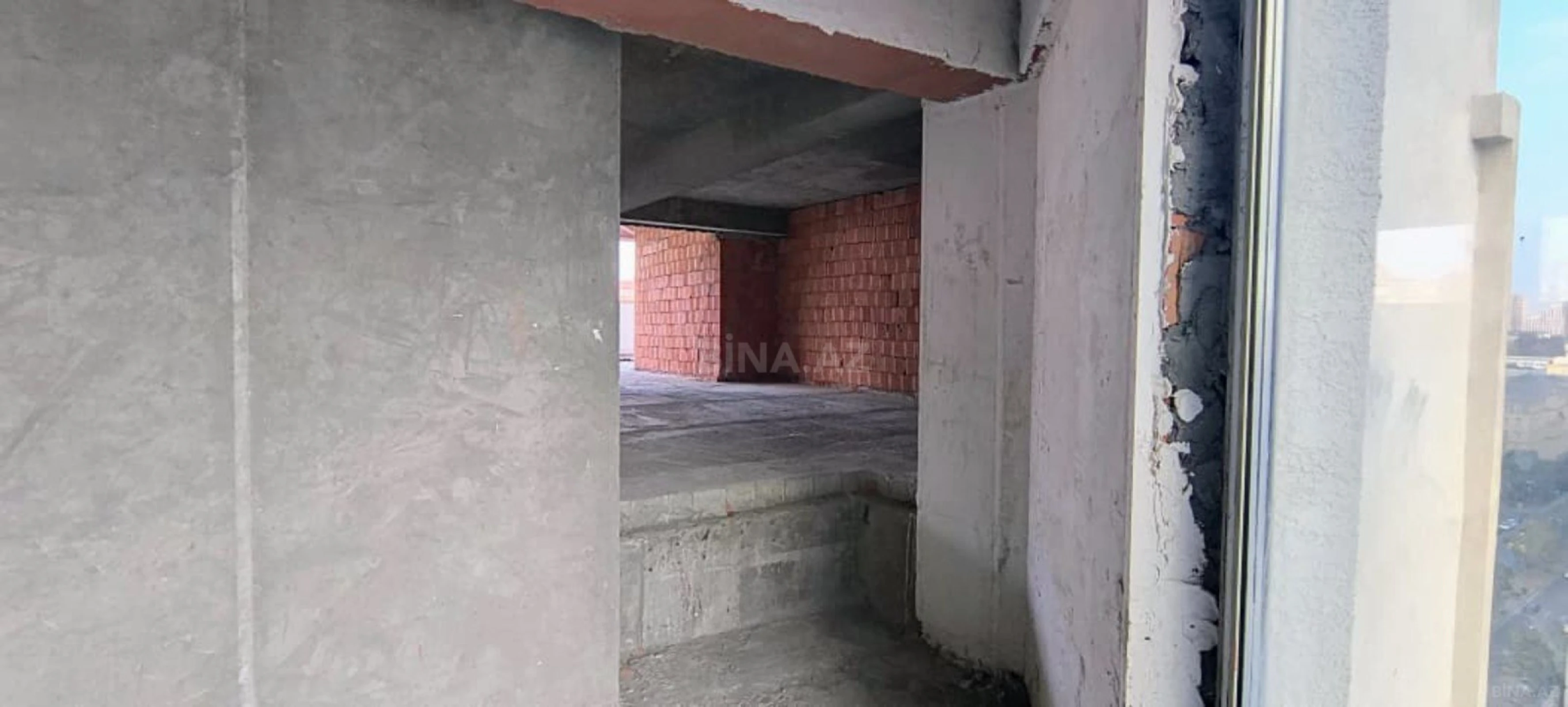 Satılır 8 otaqlı mənzil 600 m²