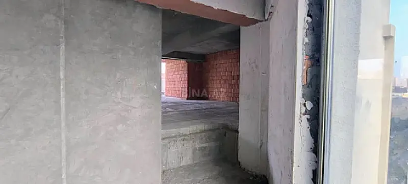 Satılır 8 otaqlı mənzil 600 m²