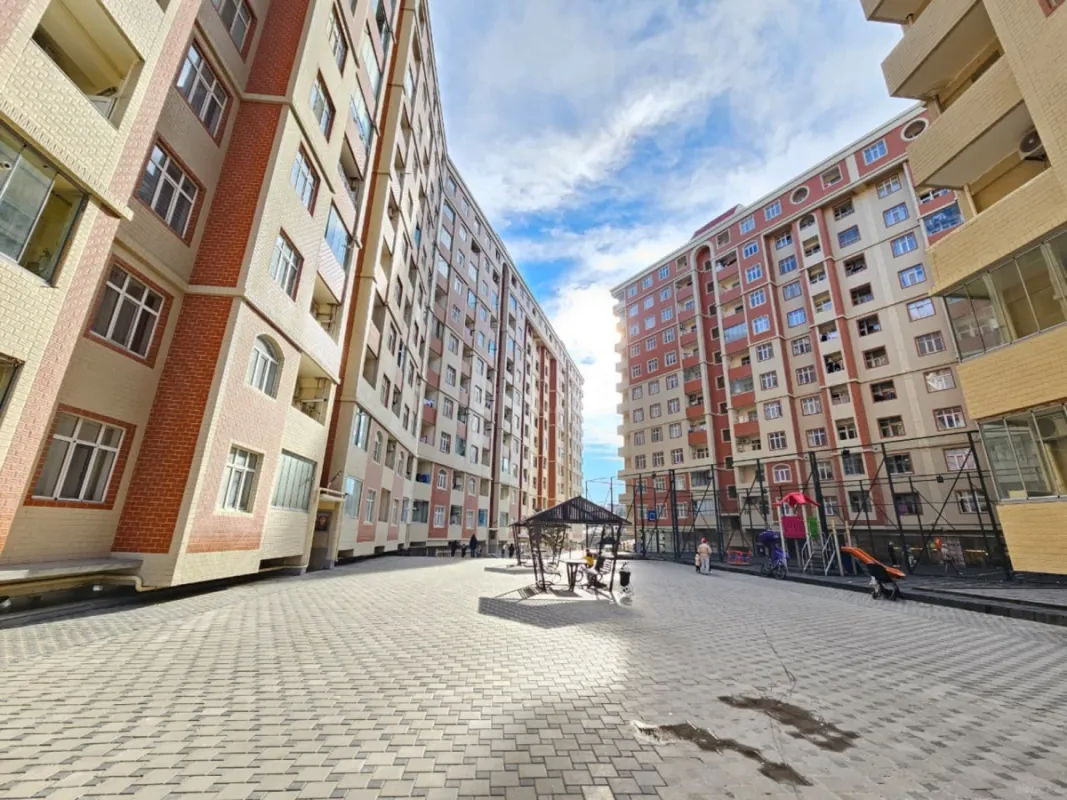 Satılır 3 otaqlı mənzil 82 m²