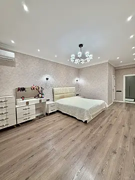 Satılır 3 otaqlı mənzil 130 m²