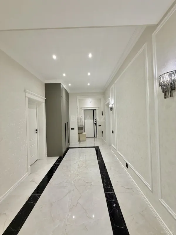 Satılır 3 otaqlı mənzil 130 m²