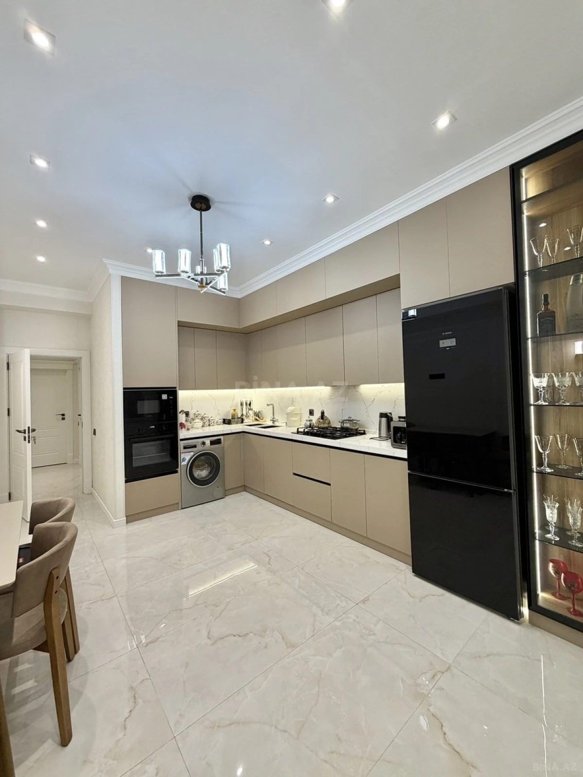 Satılır 3 otaqlı mənzil 130 m²