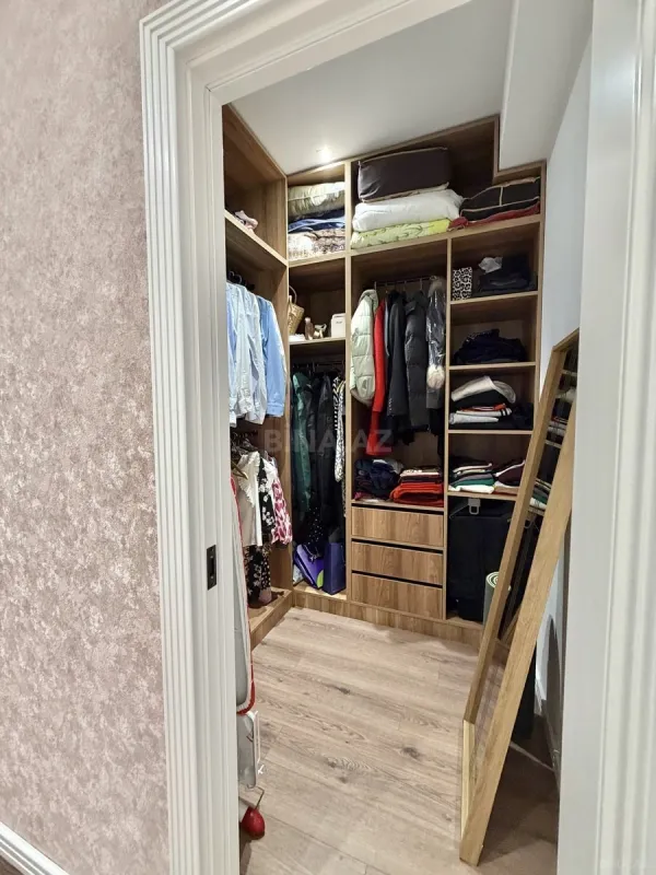 Satılır 3 otaqlı mənzil 130 m²