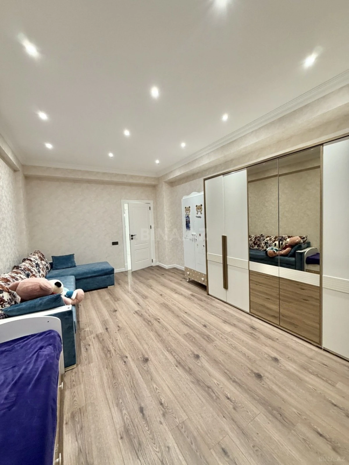 Satılır 3 otaqlı mənzil 130 m²