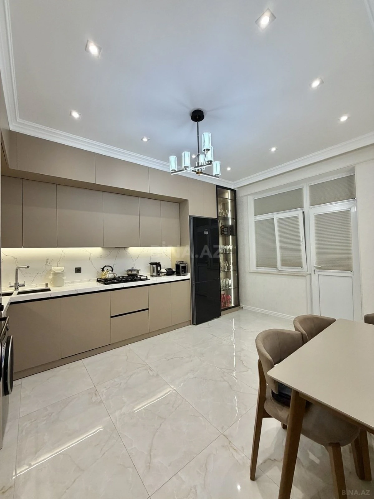 Satılır 3 otaqlı mənzil 130 m²