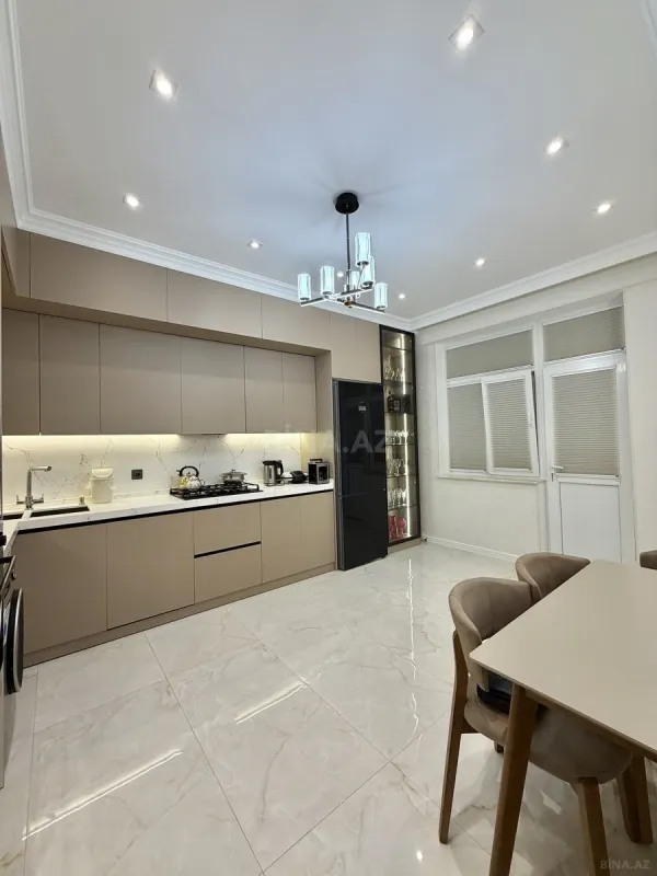 Satılır 3 otaqlı mənzil 130 m²