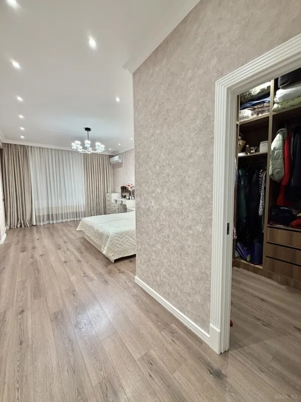 Satılır 3 otaqlı mənzil 130 m²