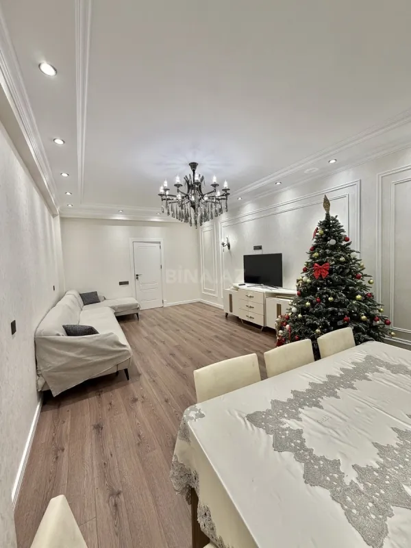 Satılır 3 otaqlı mənzil 130 m²