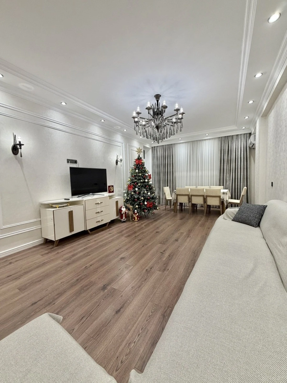 Satılır 3 otaqlı mənzil 130 m²