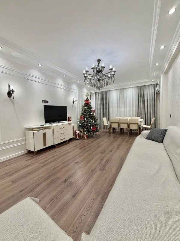 Satılır 3 otaqlı mənzil 130 m²