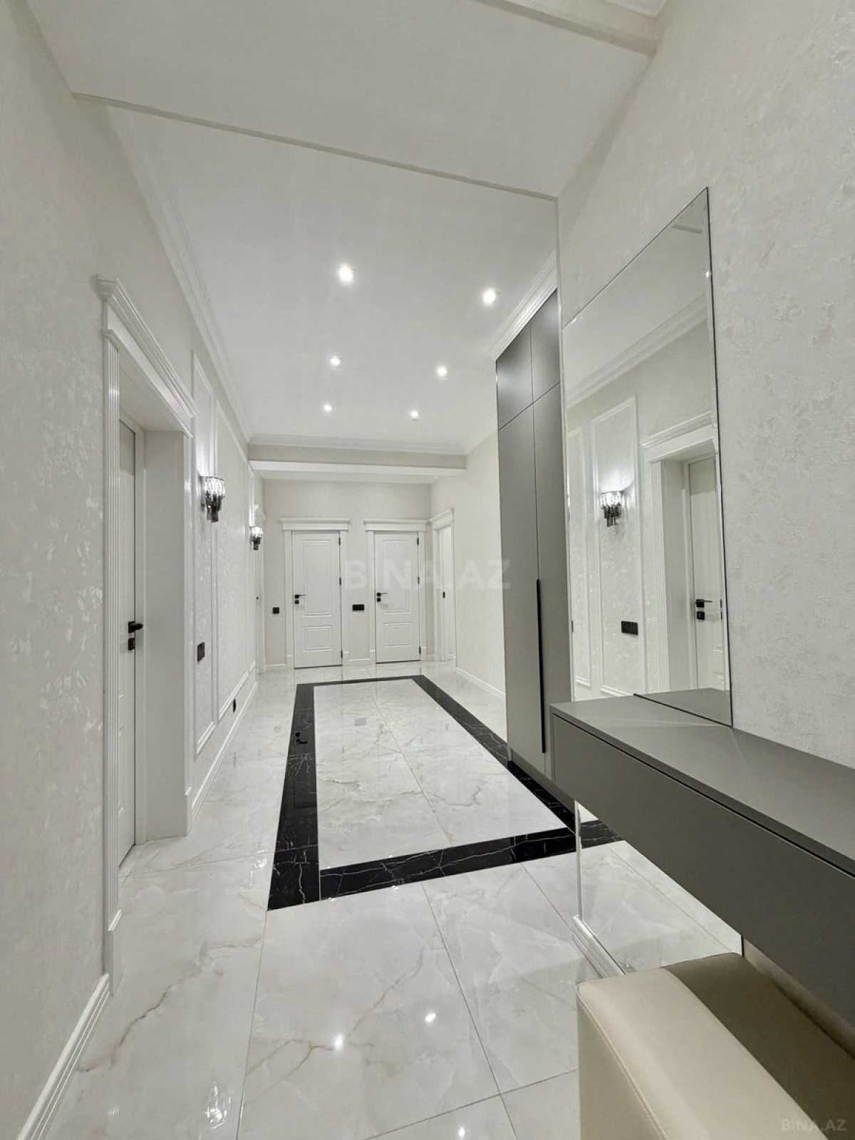 Satılır 3 otaqlı mənzil 130 m²