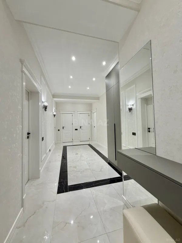 Satılır 3 otaqlı mənzil 130 m²