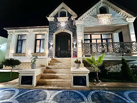 Satılır 5 otaqlı həyət evi 300 m²