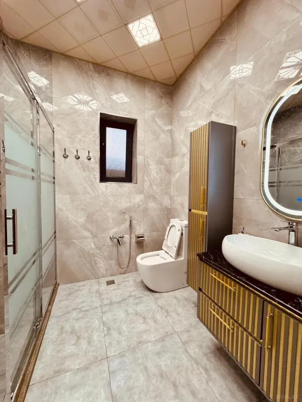 Satılır 5 otaqlı həyət evi 300 m²