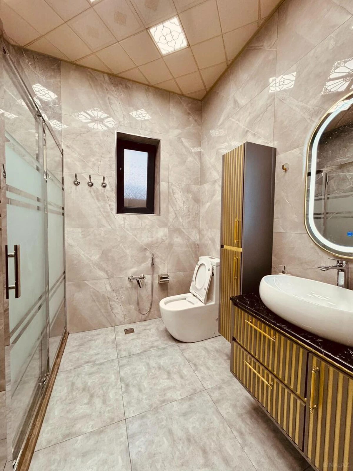 Satılır 5 otaqlı həyət evi 300 m²