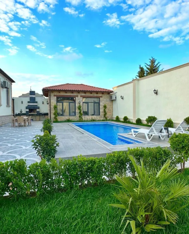 Satılır 5 otaqlı həyət evi 300 m²