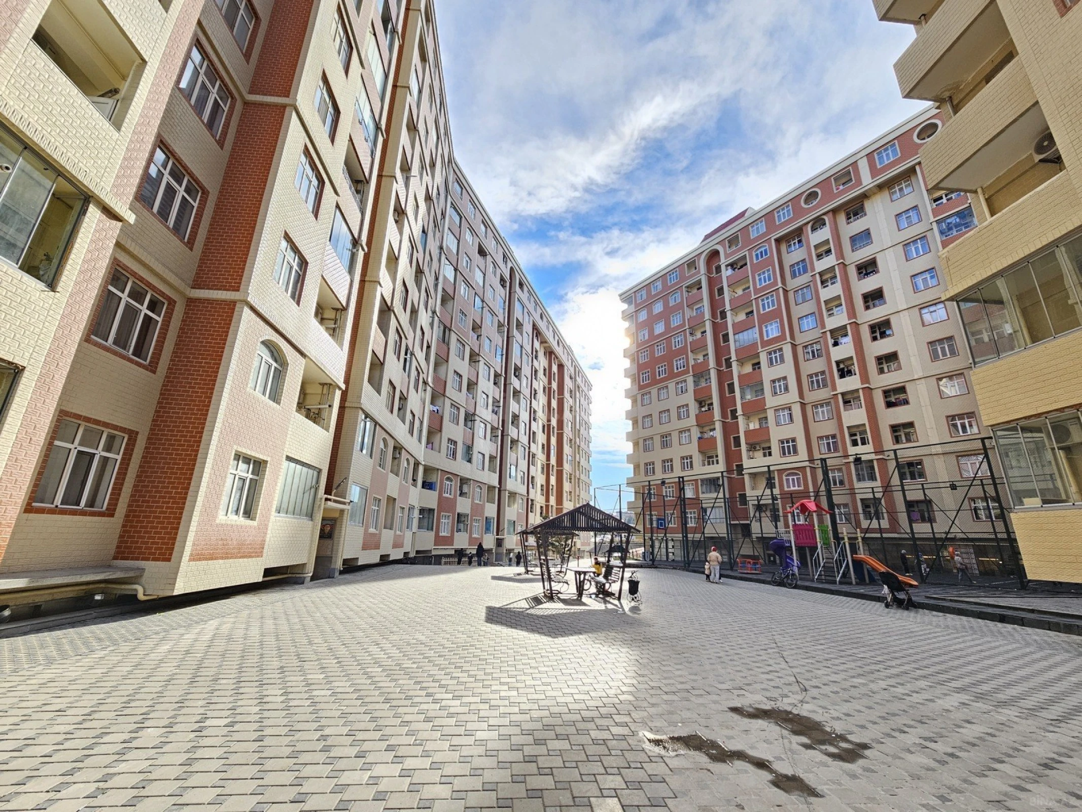 Satılır 3 otaqlı mənzil 82 m²