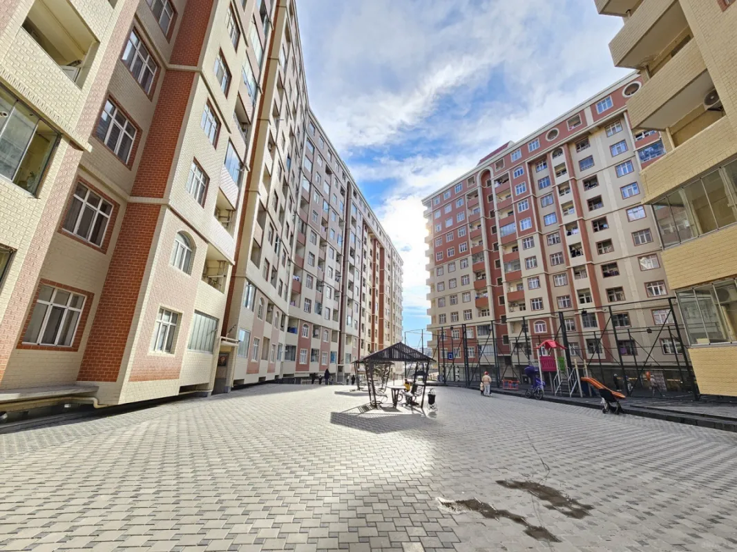 Satılır 3 otaqlı mənzil 82 m²