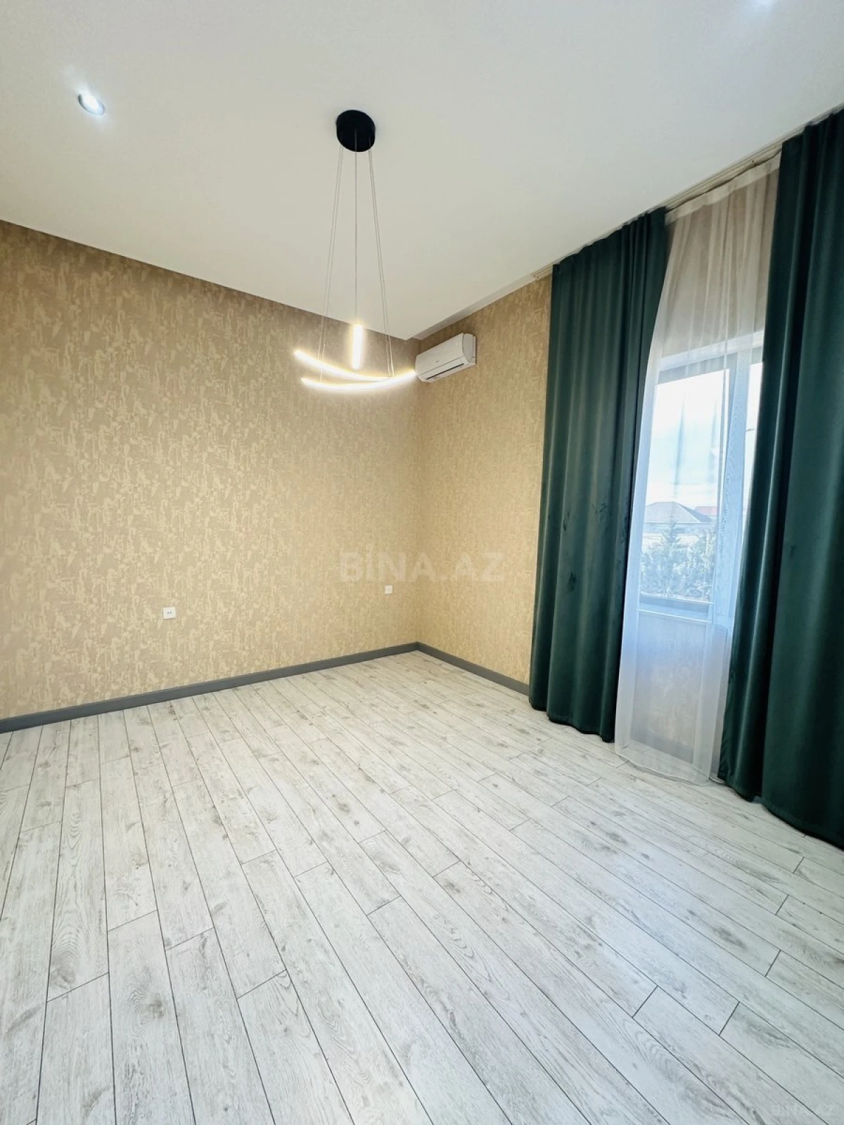 Satılır 5 otaqlı həyət evi 200 m²