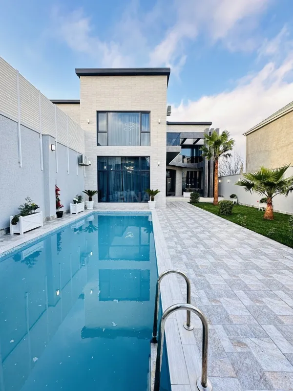 Satılır 5 otaqlı həyət evi 200 m²