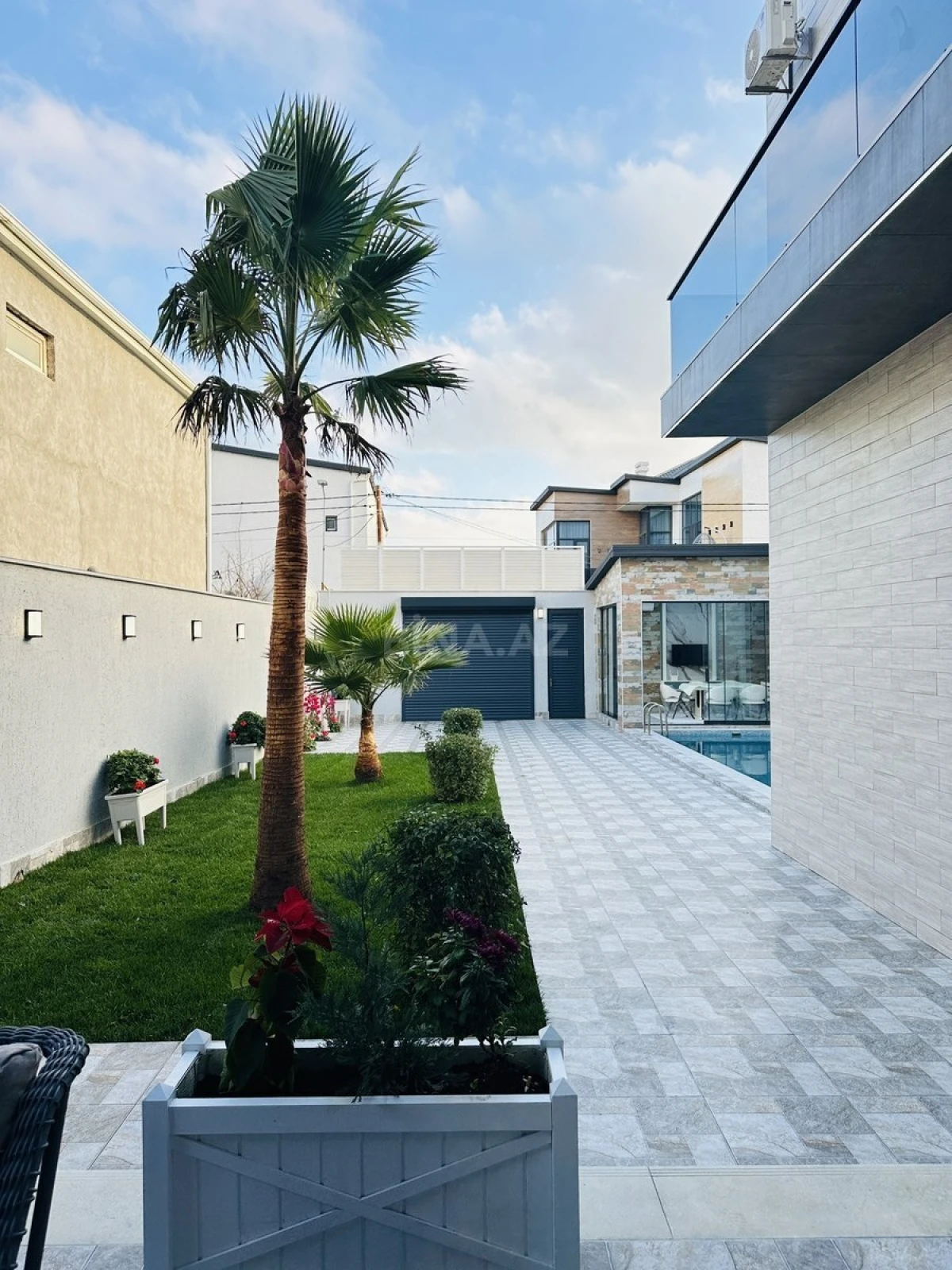 Satılır 5 otaqlı həyət evi 200 m²