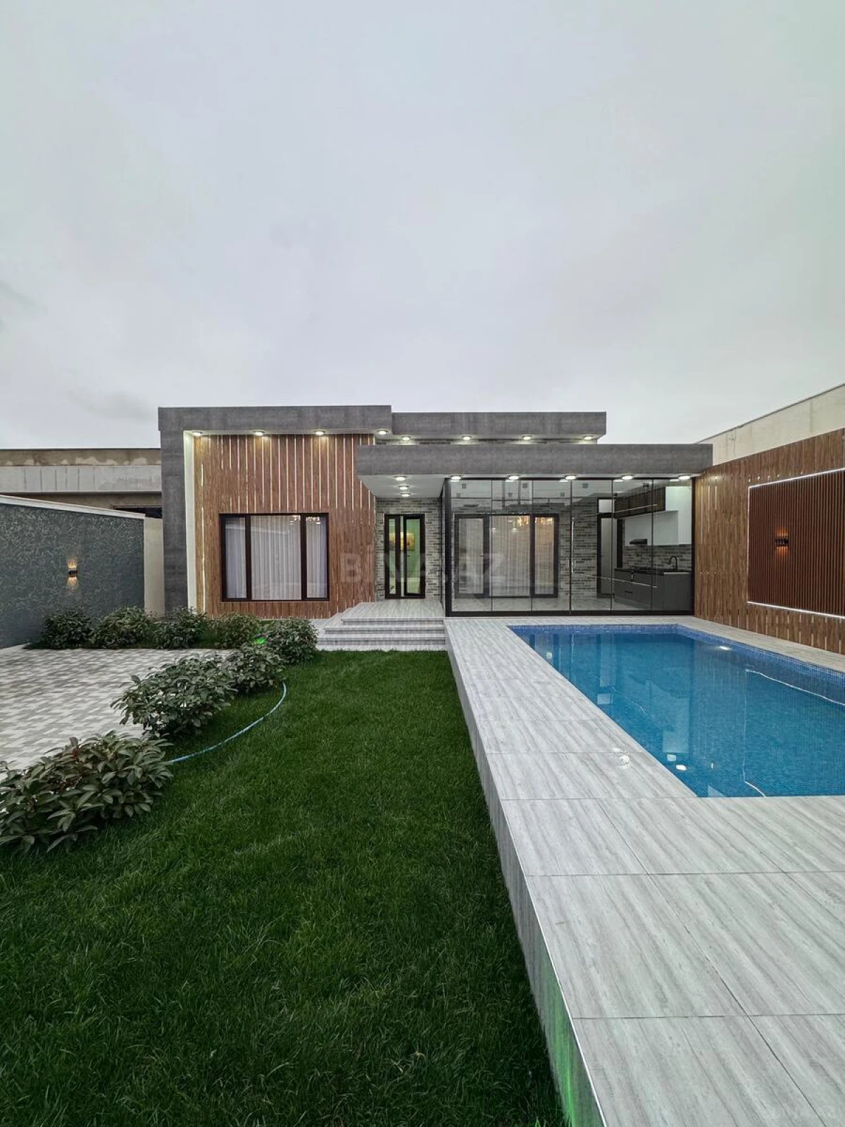 Satılır 4 otaqlı həyət evi 160 m²