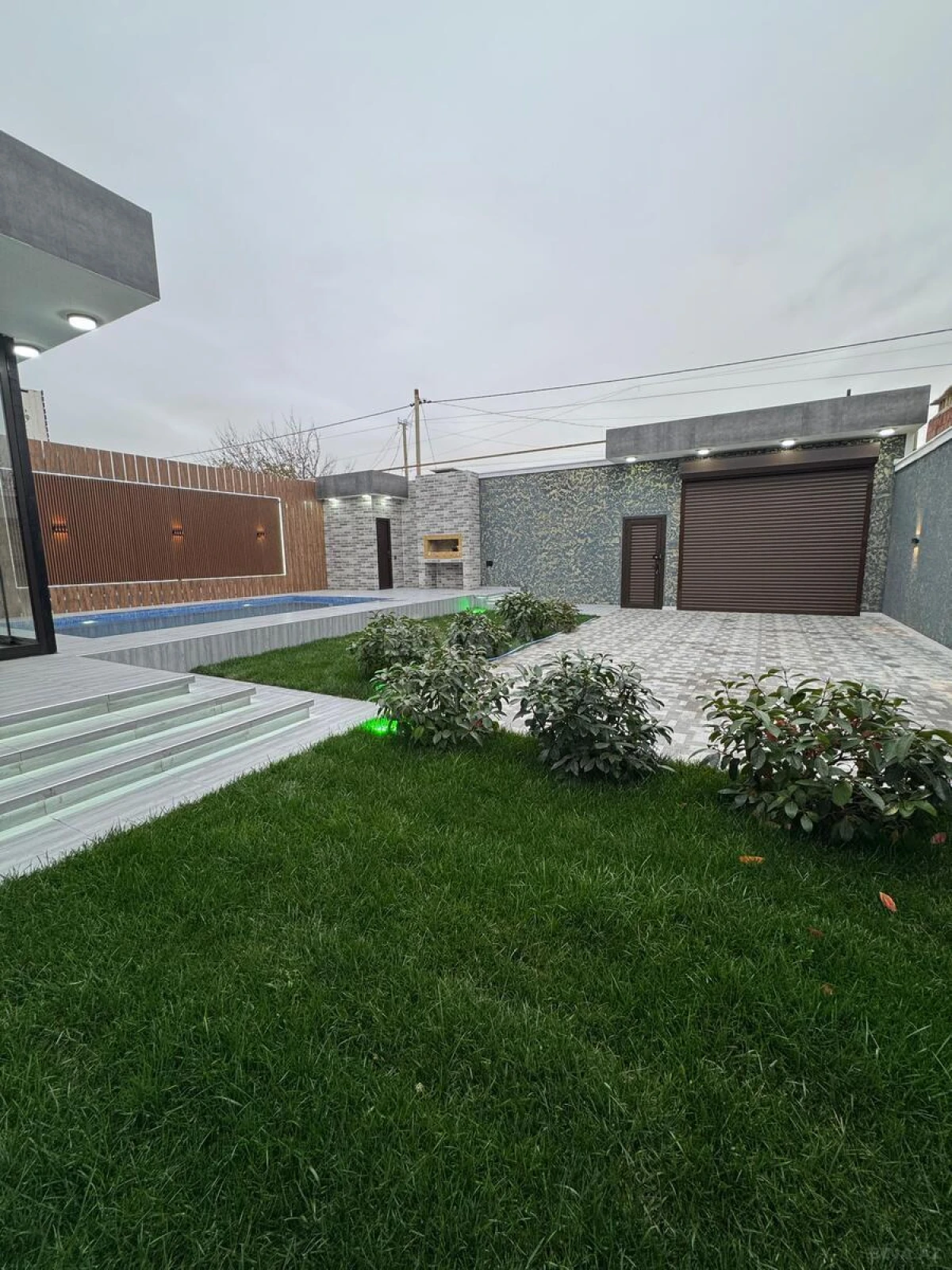 Satılır 4 otaqlı həyət evi 160 m²