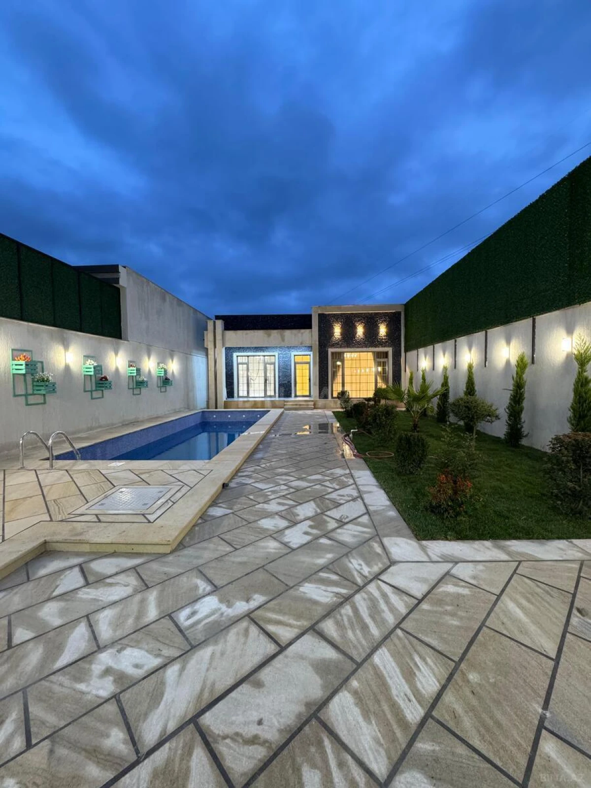 Satılır 4 otaqlı həyət evi 180 m²