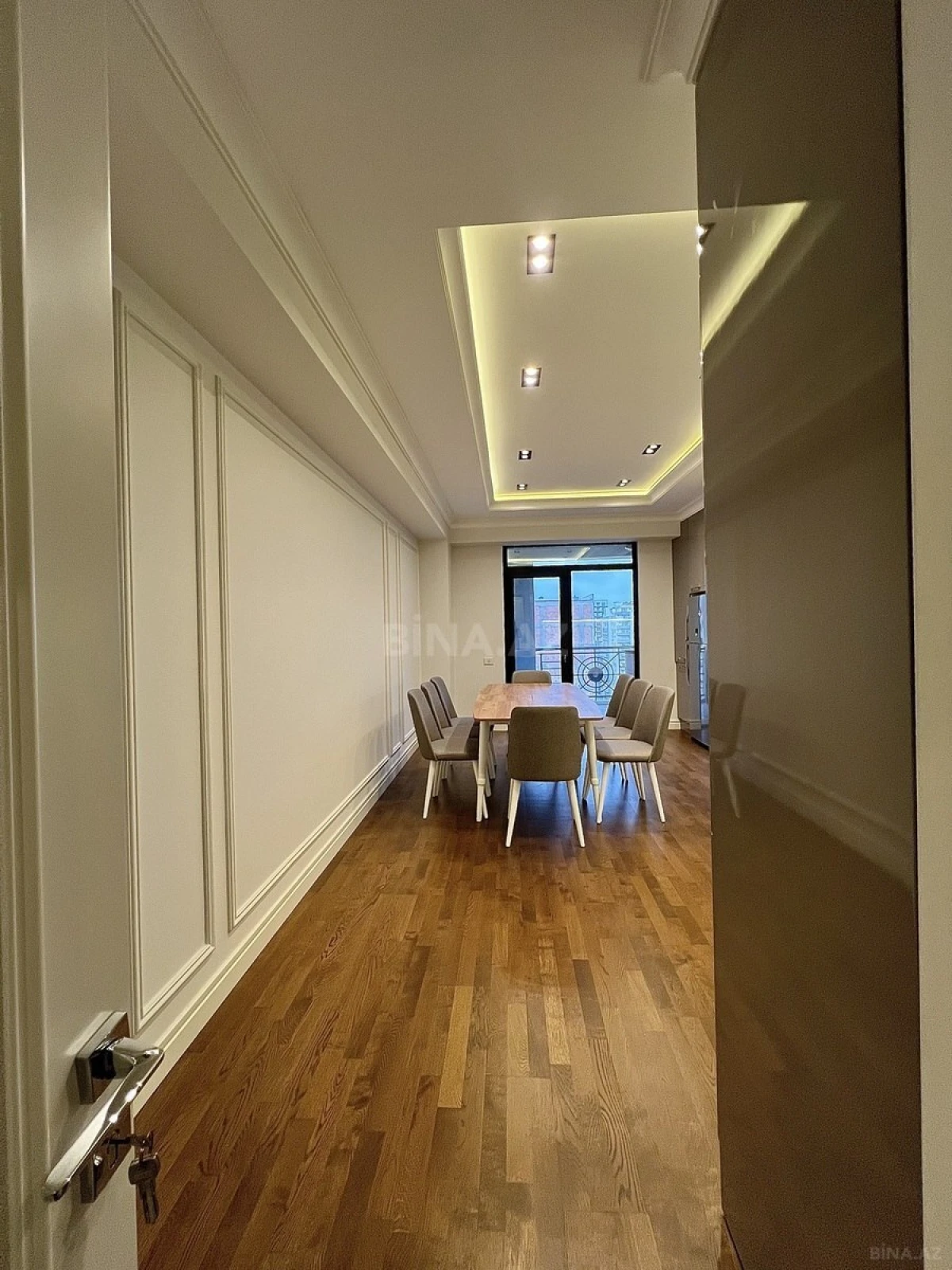 Satılır 4 otaqlı mənzil 258 m²