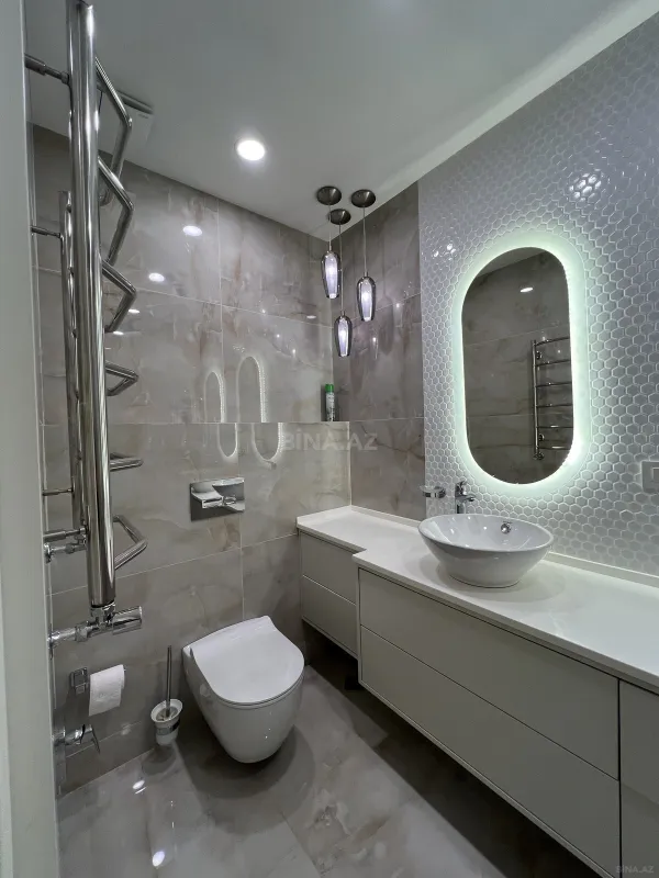 Satılır 4 otaqlı mənzil 258 m²