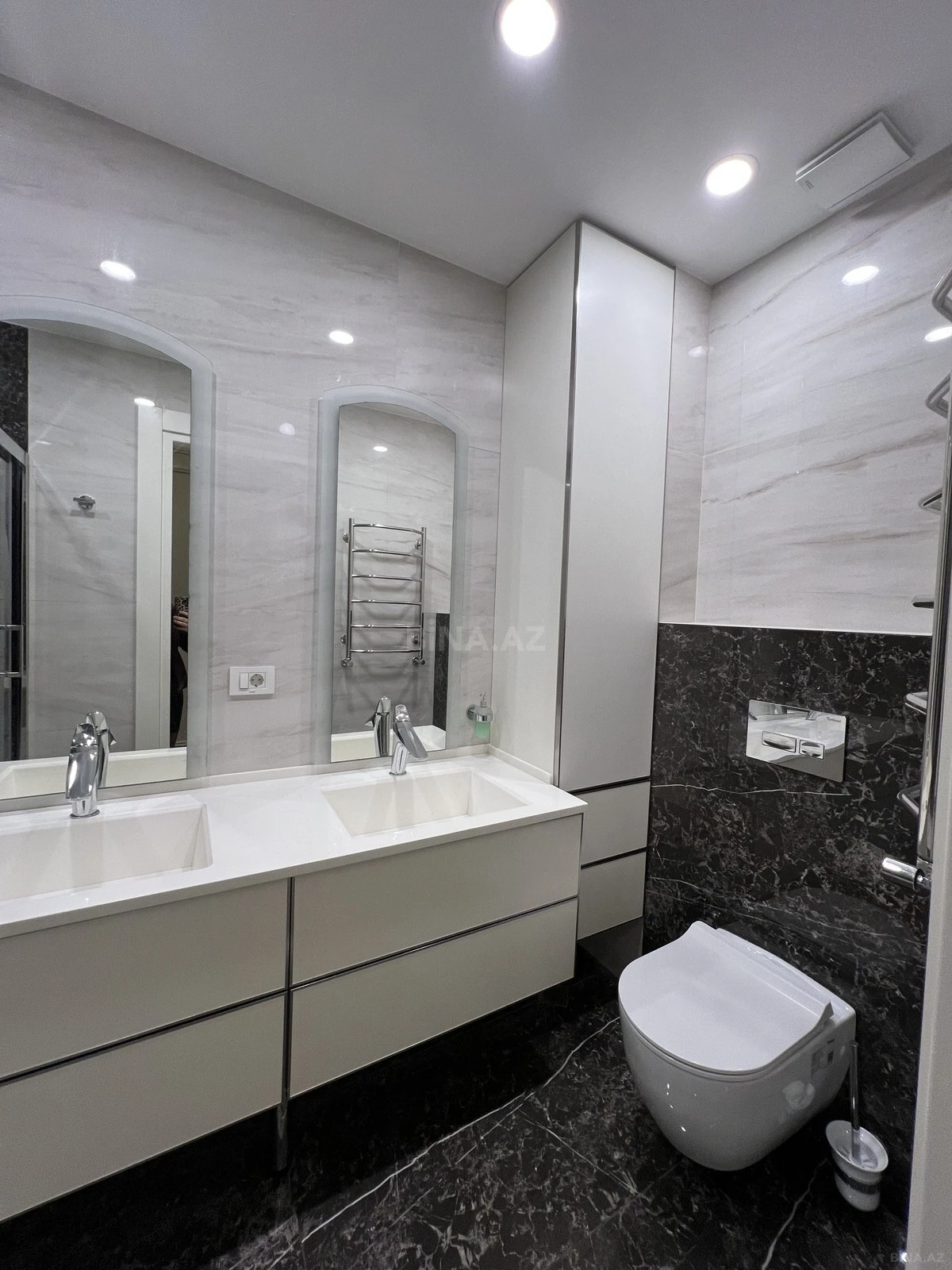 Satılır 4 otaqlı mənzil 258 m²