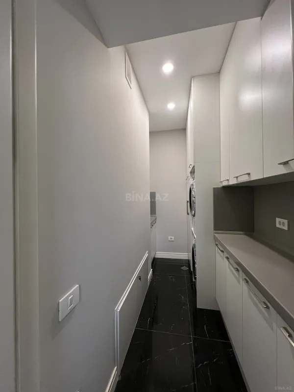 Satılır 4 otaqlı mənzil 258 m²