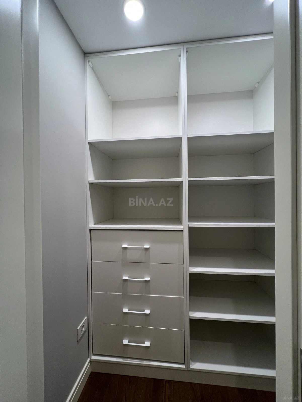 Satılır 4 otaqlı mənzil 258 m²