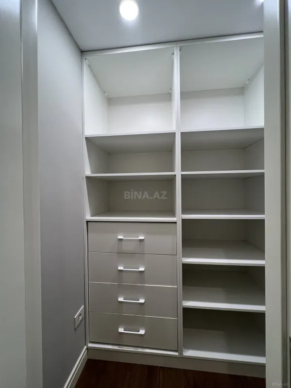 Satılır 4 otaqlı mənzil 258 m²