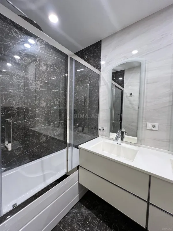 Satılır 4 otaqlı mənzil 258 m²