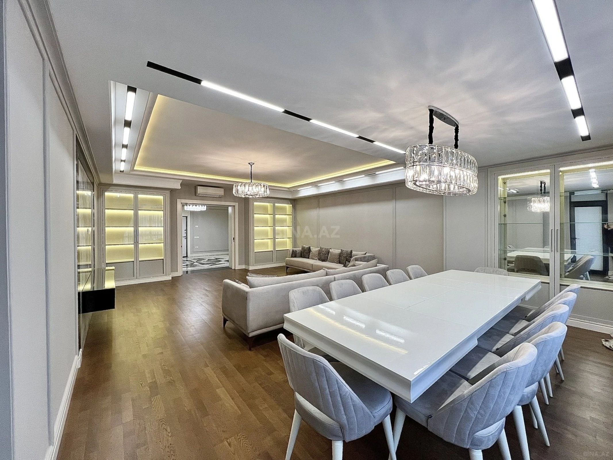 Satılır 4 otaqlı mənzil 258 m²