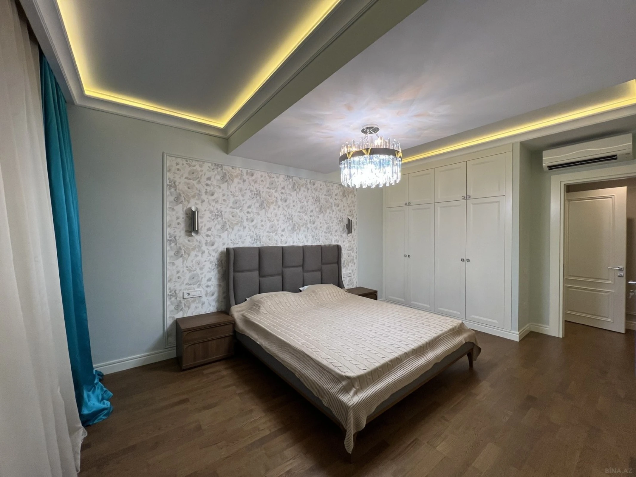 Satılır 4 otaqlı mənzil 258 m²