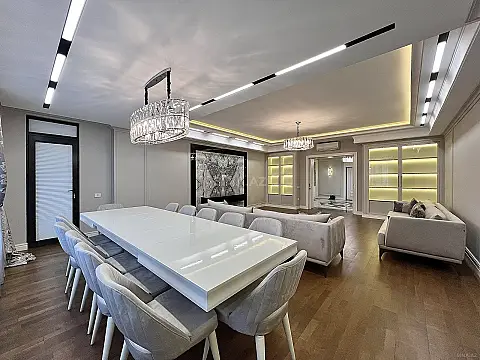 Satılır 4 otaqlı mənzil 258 m²