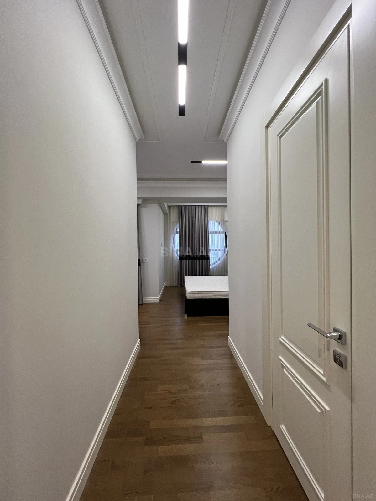 Satılır 4 otaqlı mənzil 258 m²