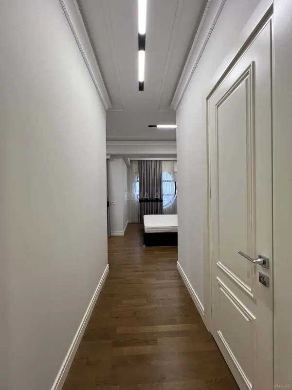 Satılır 4 otaqlı mənzil 258 m²