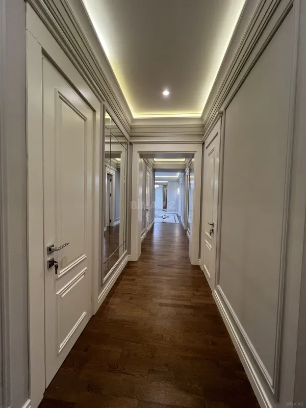 Satılır 4 otaqlı mənzil 258 m²