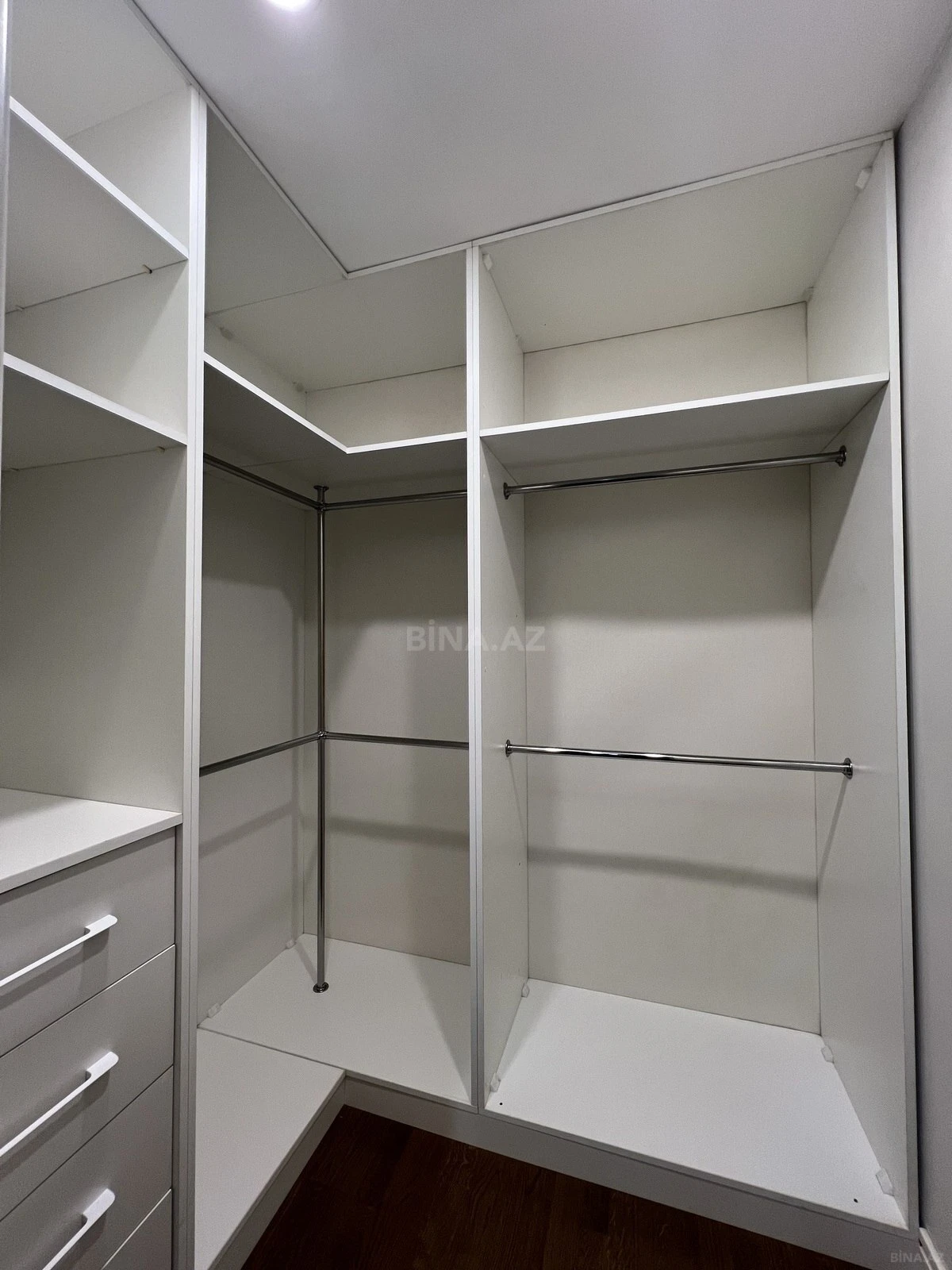 Satılır 4 otaqlı mənzil 258 m²