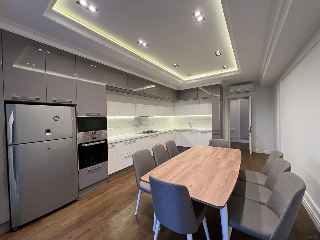 Satılır 4 otaqlı mənzil 258 m²