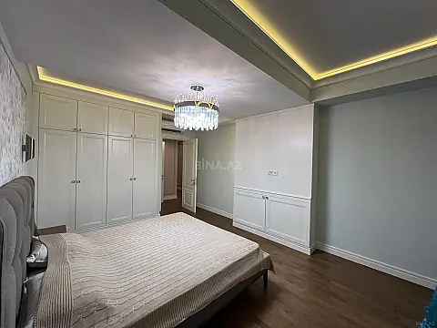 Satılır 4 otaqlı mənzil 258 m²