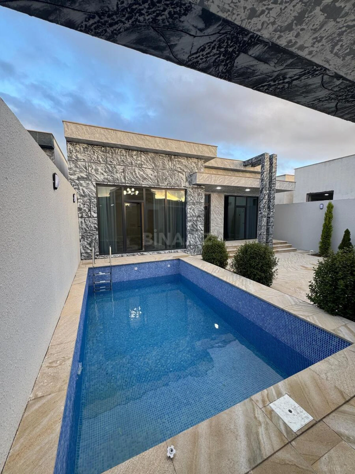 Satılır 4 otaqlı həyət evi 170 m²